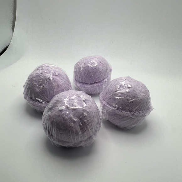 4 large lavender bath bombs. - Picture 3 of 8